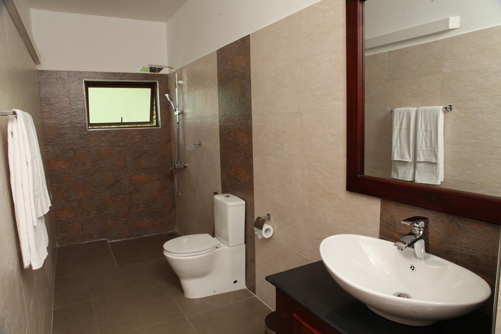 Oreeka - Katunayake Airport Transit Hotels Ngoại thất bức ảnh